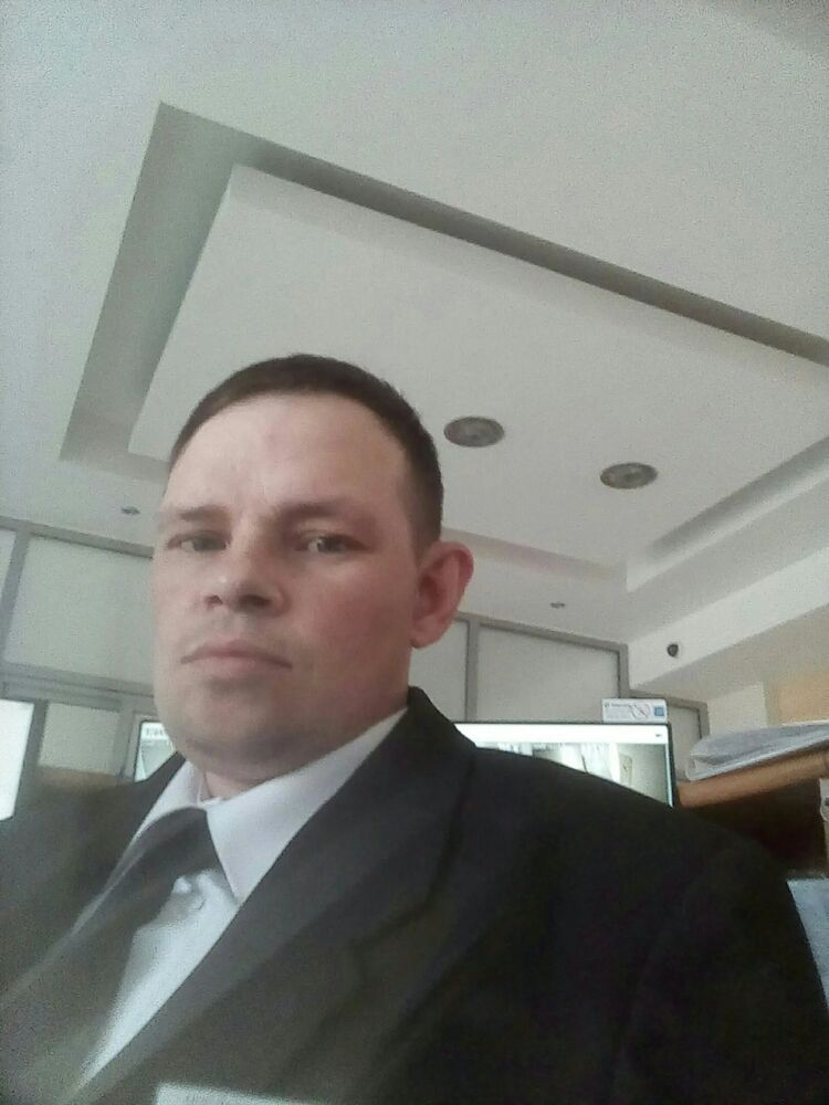 52021524  Sergheo, 42 ,    