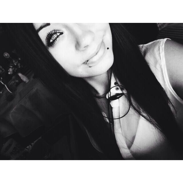  5879734  Laura, 38 ,    