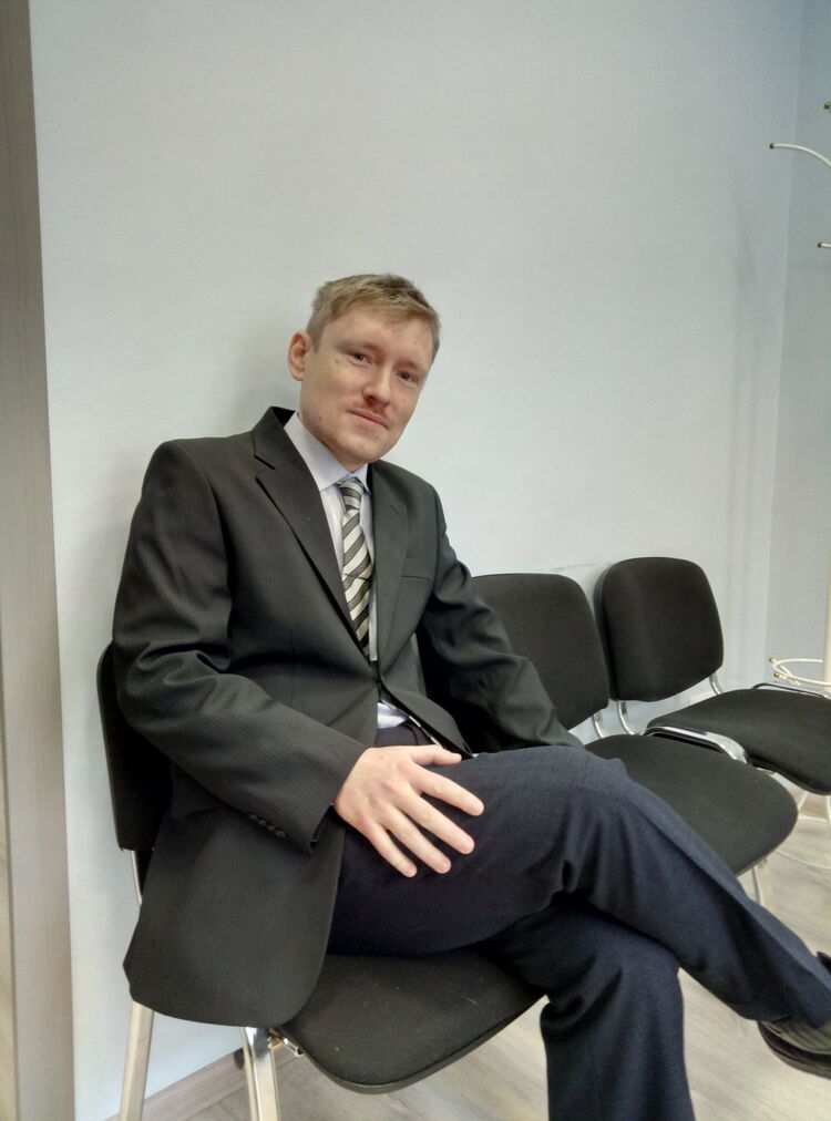  40986904  Alexander, 33 ,    