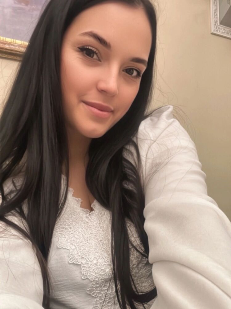  ,   Ekaterina, 31 ,  