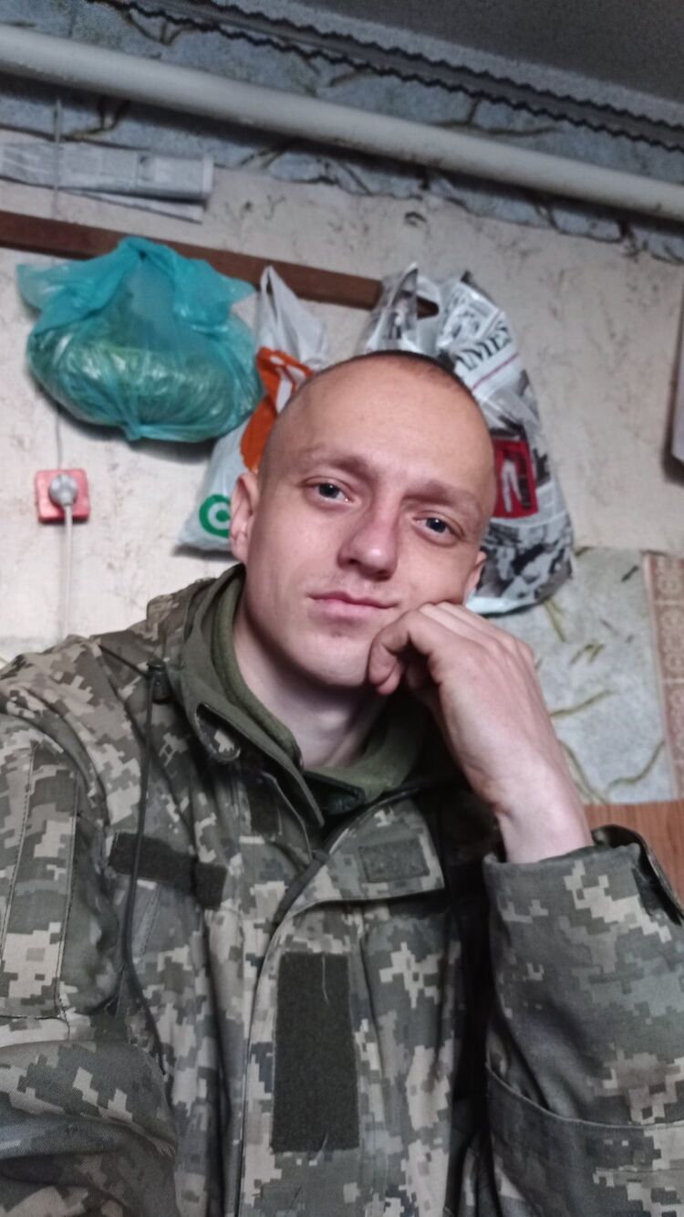  37853444  Ivan, 26 ,    