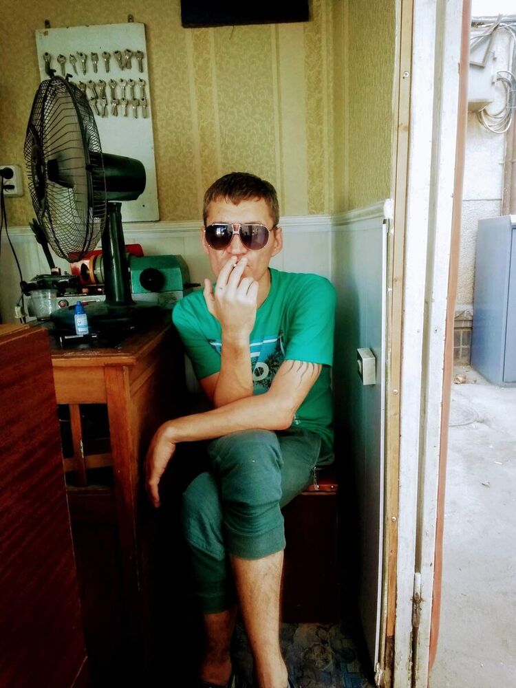  21087124  Slava, 47 ,    