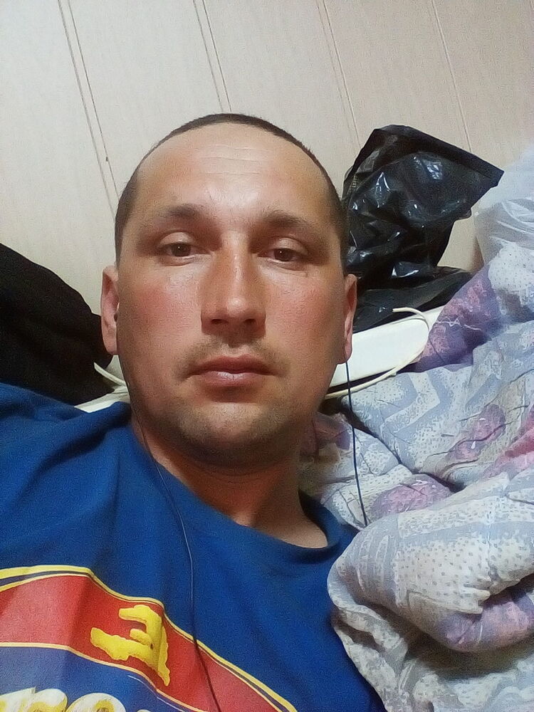  15747894  Pavel, 41 ,    