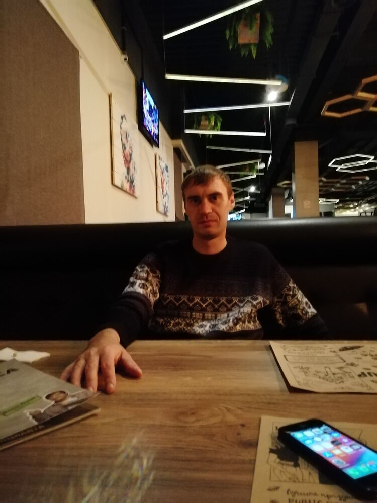  28415834  Eduard, 36 ,    