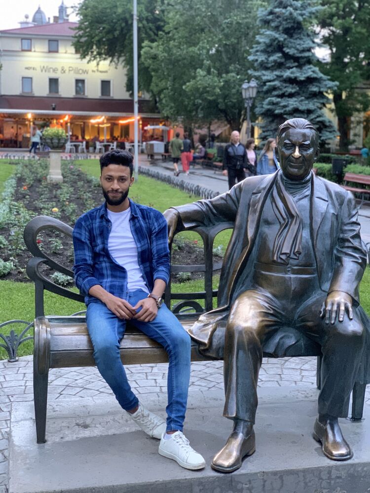  ,   Hussein, 25 ,   ,   , c , 