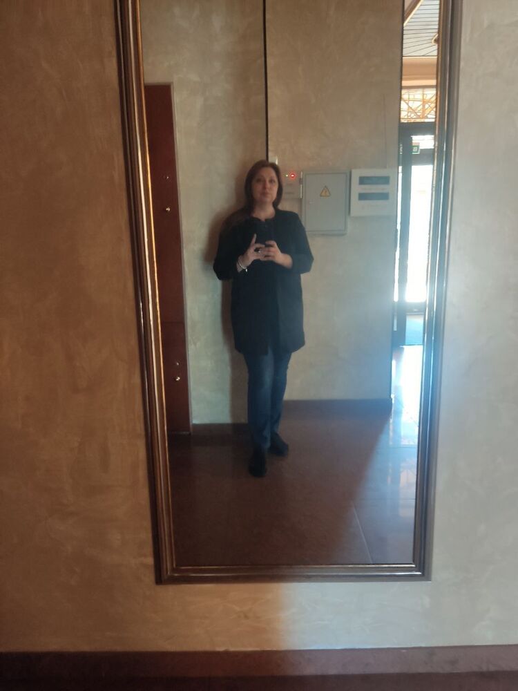  44830614  Elena, 44 ,     