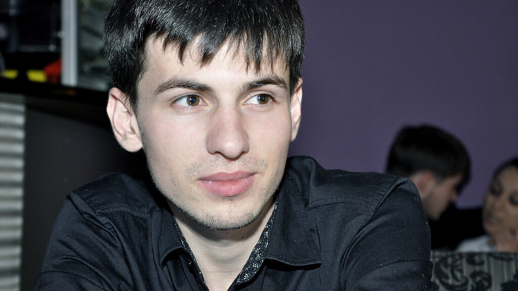  4400944  Alexandru, 34 ,    