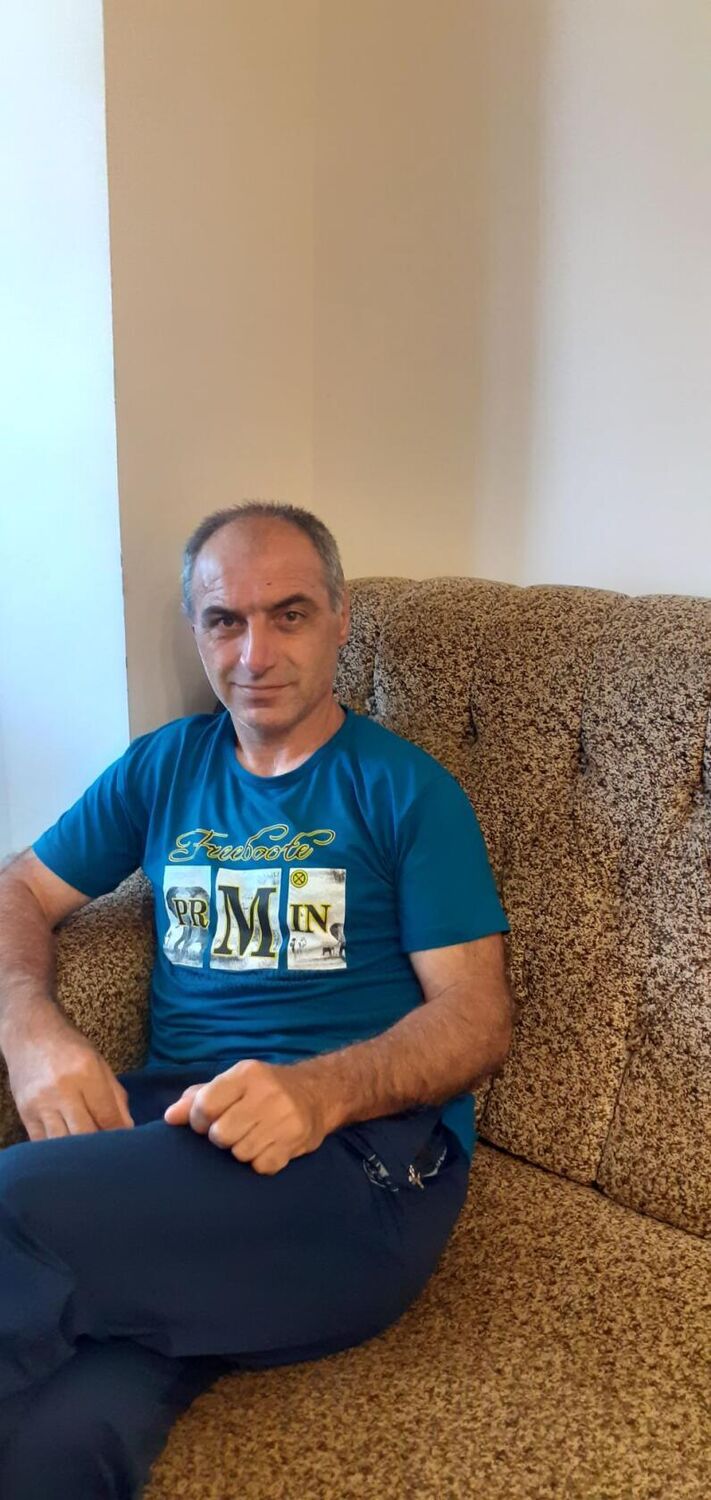  45754554  Armen, 49 ,    