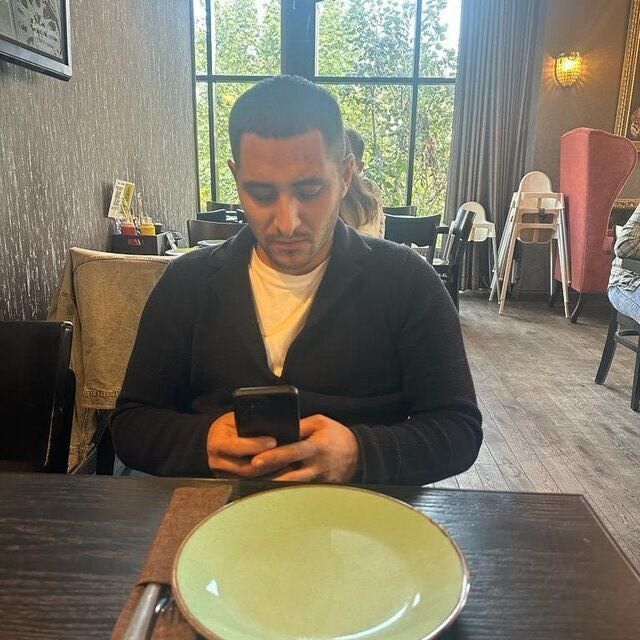  54403144  Artur, 31 ,    