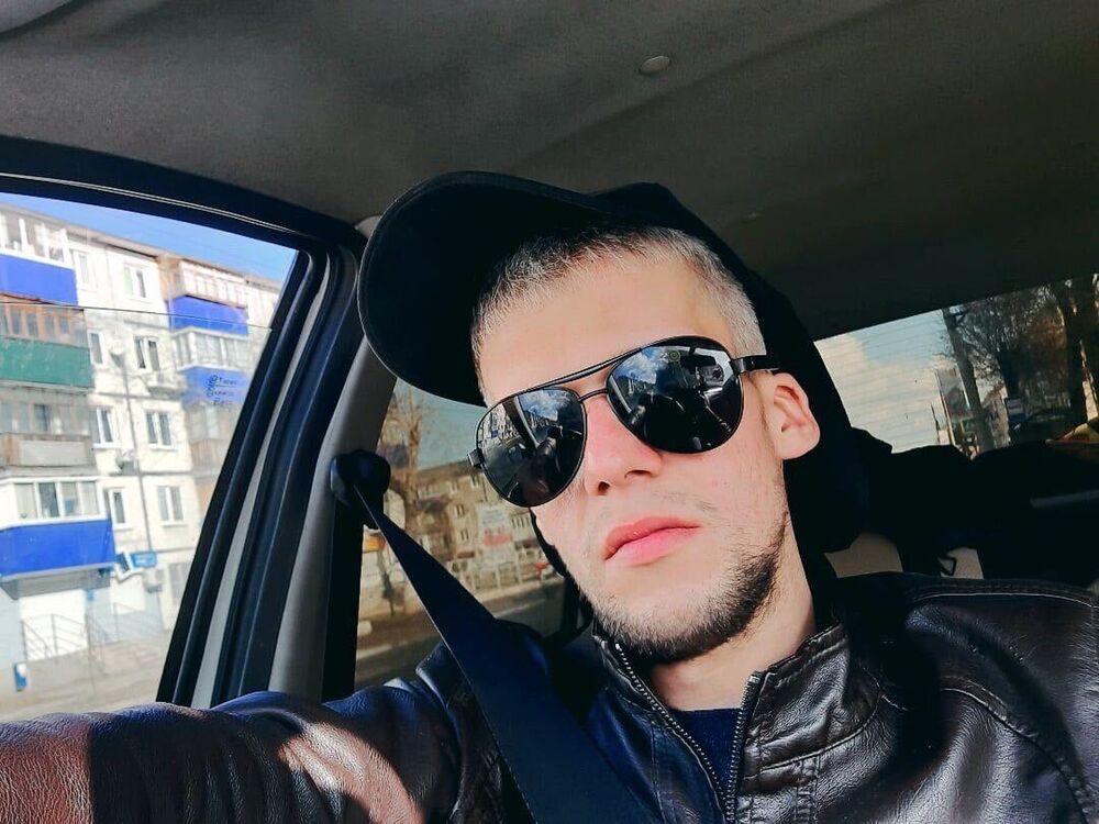  31451834  Vlad, 32 ,    