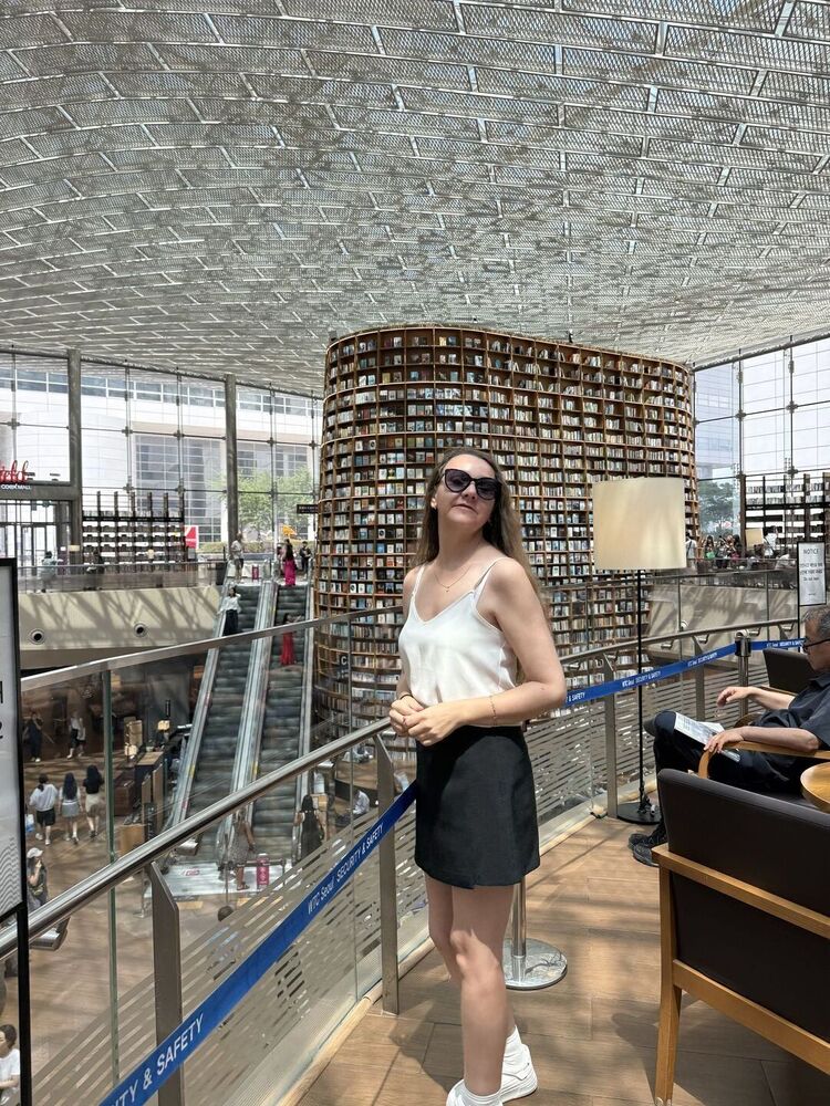  53938884  Olga, 44 ,    