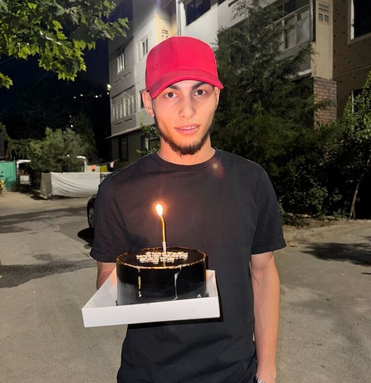  54421284  Assadbek, 21 ,    