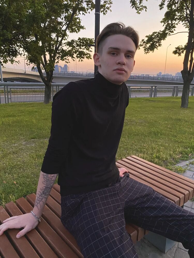  31093464  Radik, 24 ,    