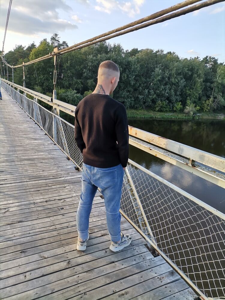  21686264  Vlad, 25 ,    