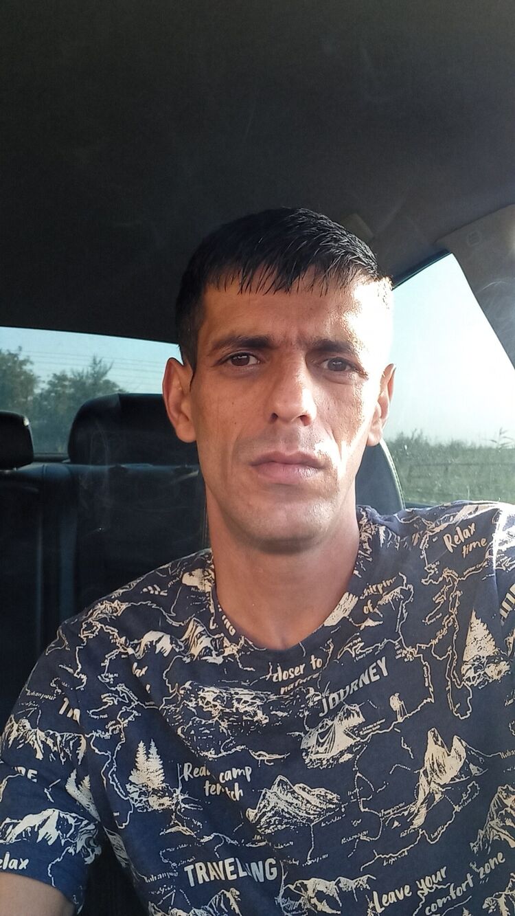  --,   Artur, 42 ,   ,   