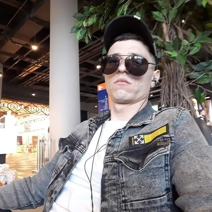  ,   Artiom, 25 ,   ,   , c , 