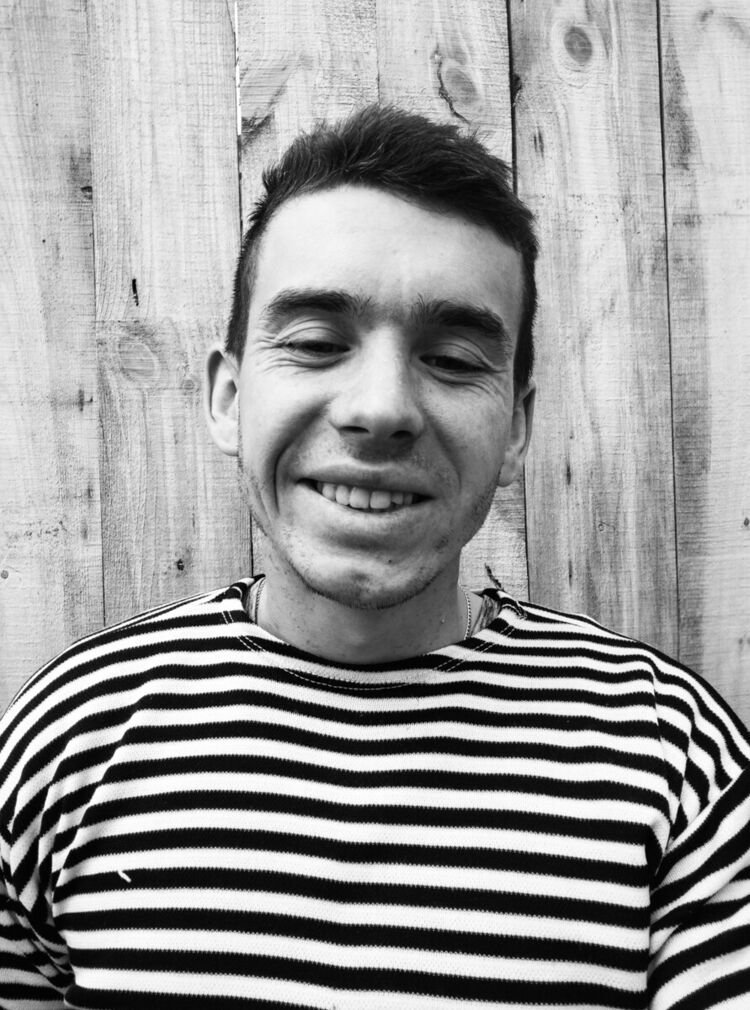 ,   Viktor, 27 ,   ,   , c 