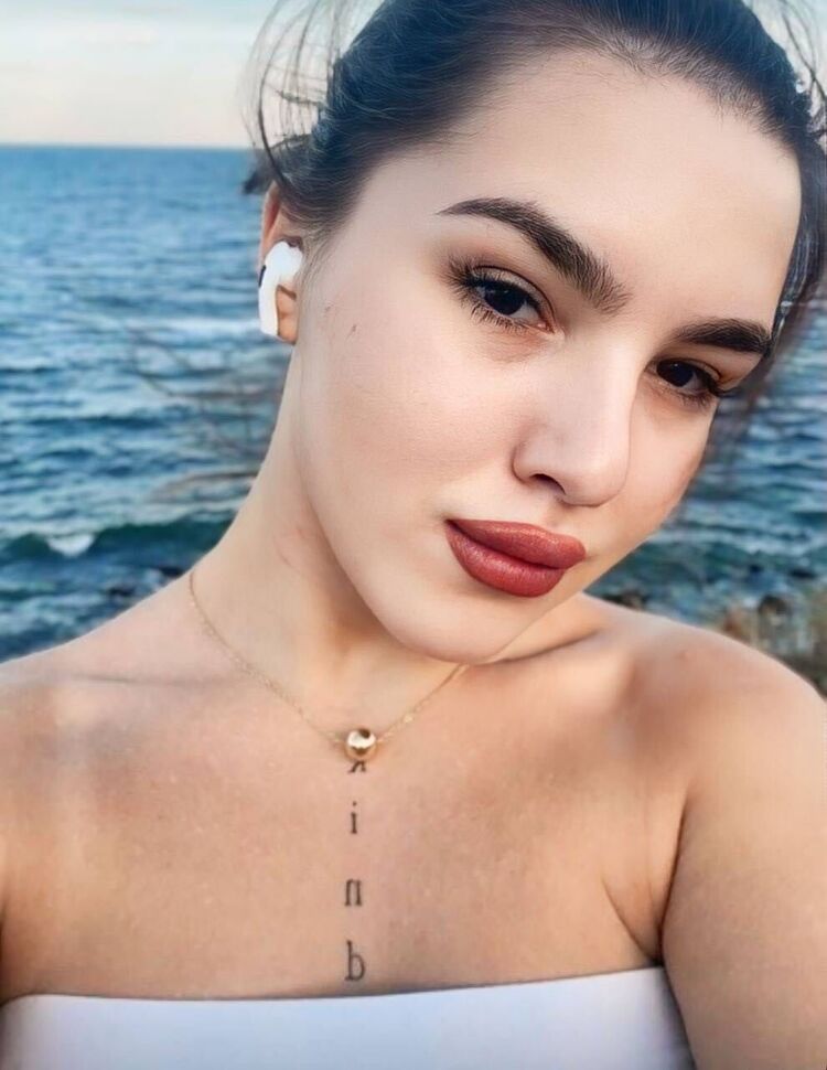  49308854  Karolina, 25 ,    