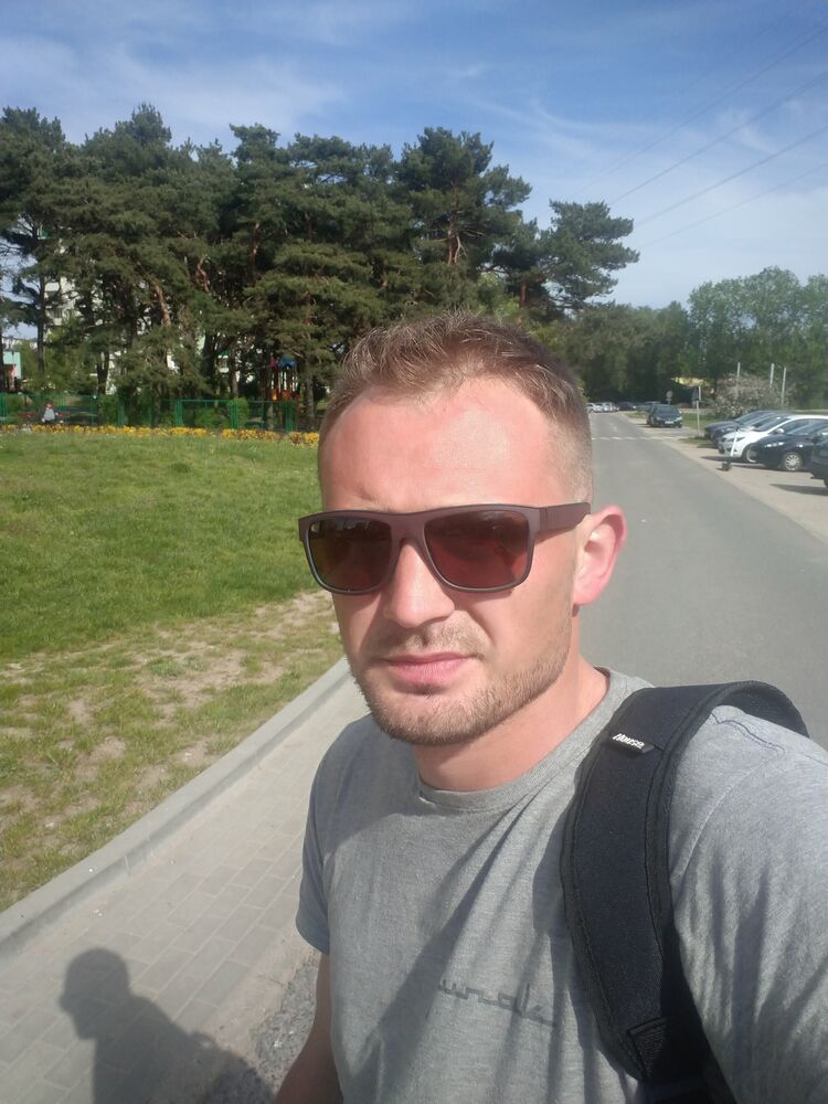  31642704  Andrej, 31 ,    