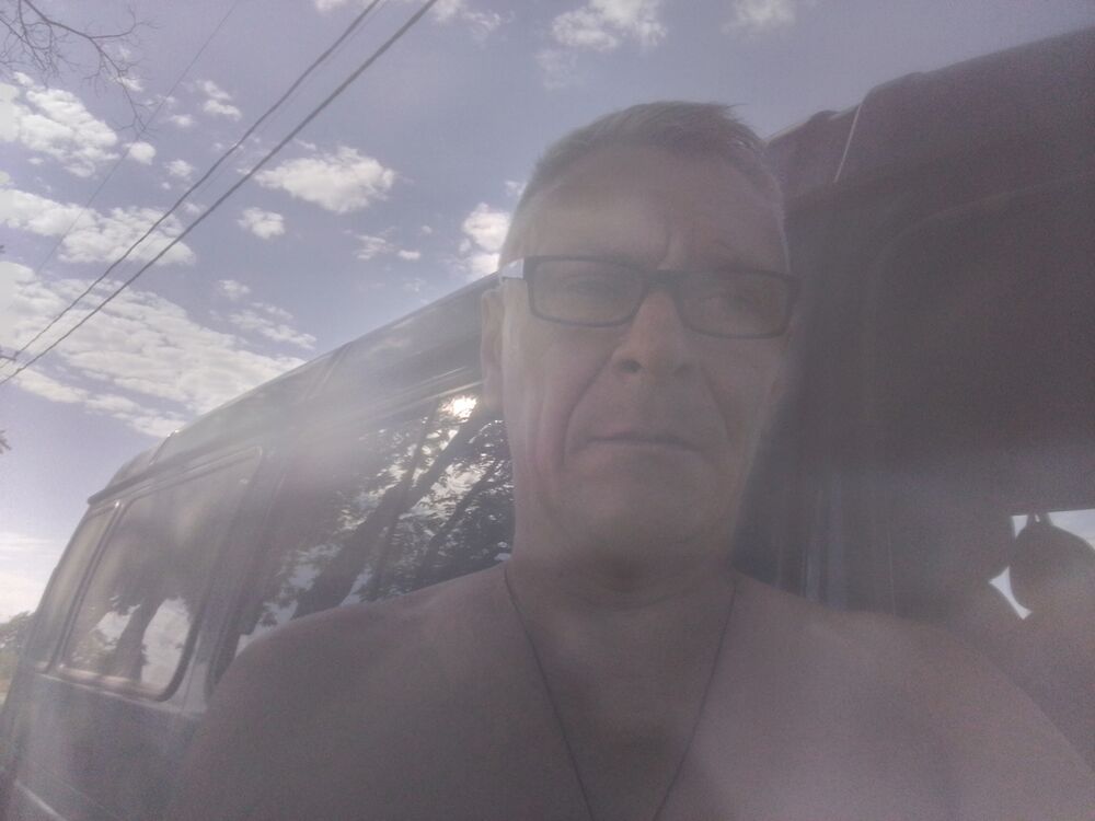  37074914  Vlad, 52 ,    