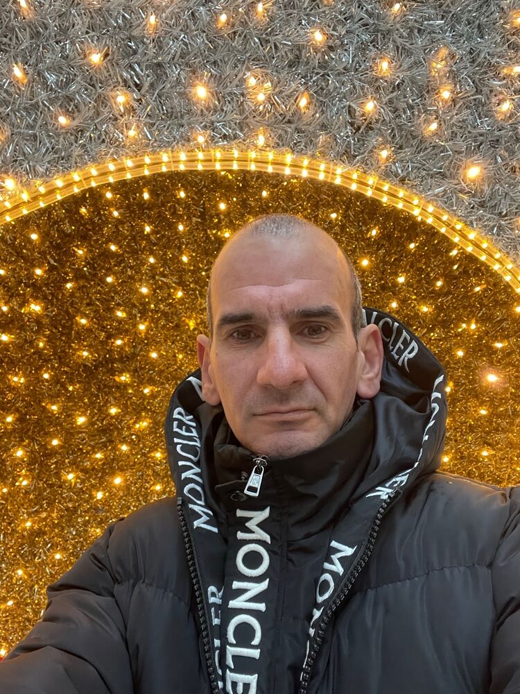  Abbots Langley,   , 48 ,   c 
