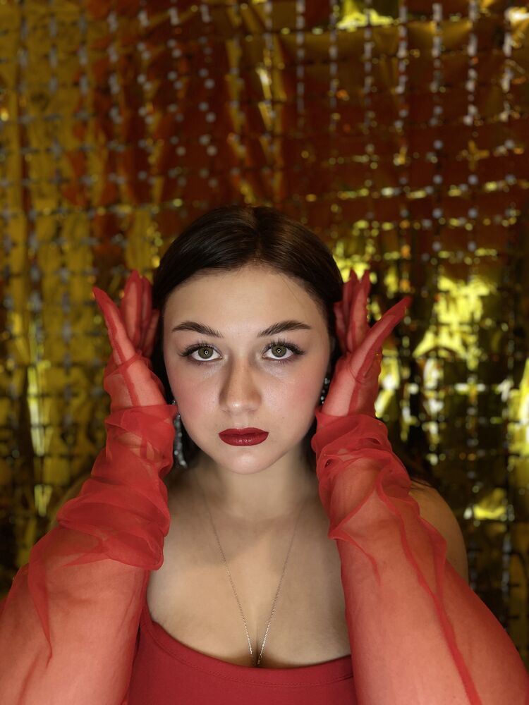  40447104  Sofiamosik, 22 ,     