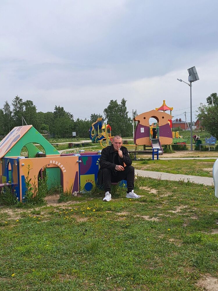 34748944  Konstantin, 20 ,    