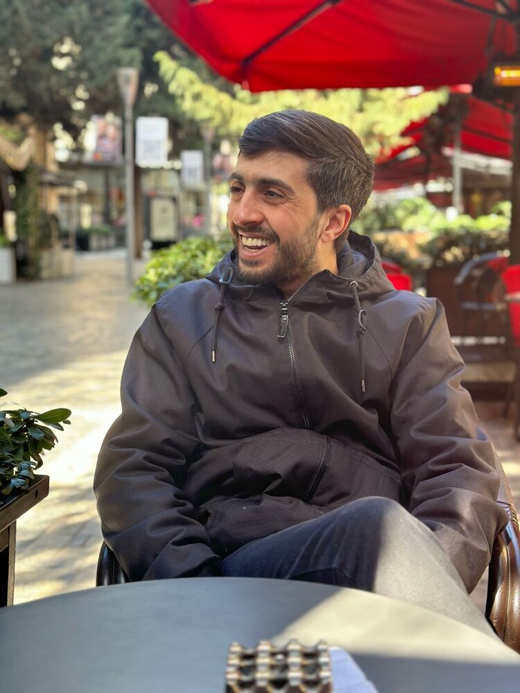  48240424  Agayev, 36 ,    