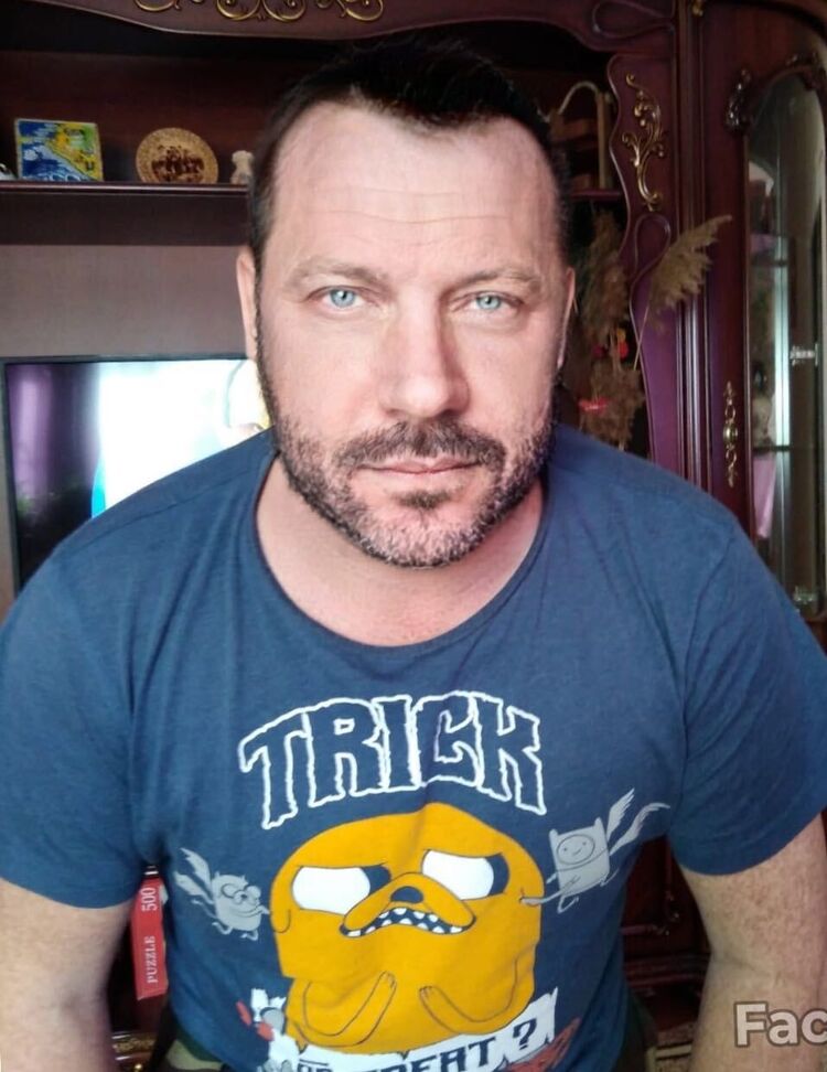  ,   Sergio, 44 ,   ,   , c 