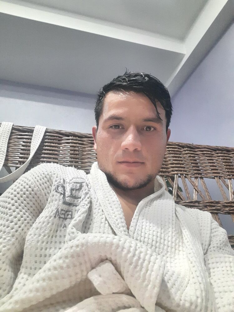 31695154  ALI, 32 ,    