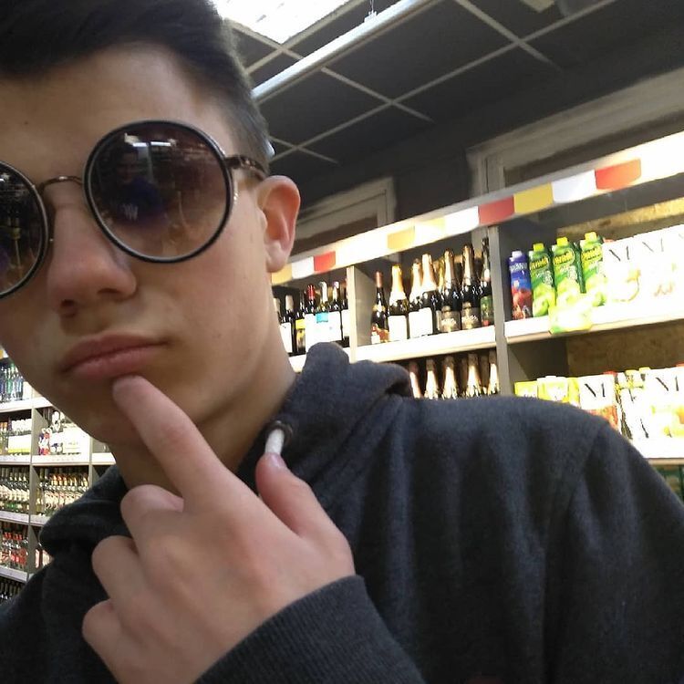  31823174  Poma, 24 ,    