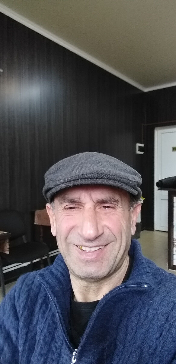  18974554  Artur, 63 ,    