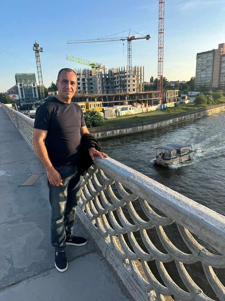 ,   Armen, 31 ,   ,   