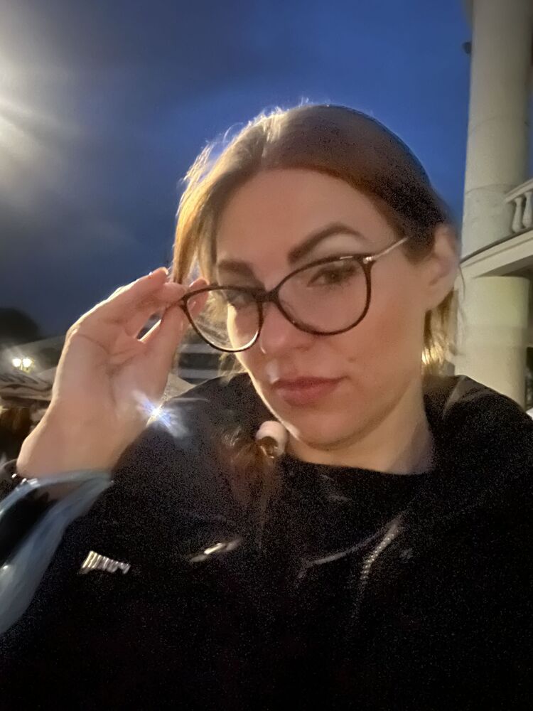  ,   Yana, 32 ,  