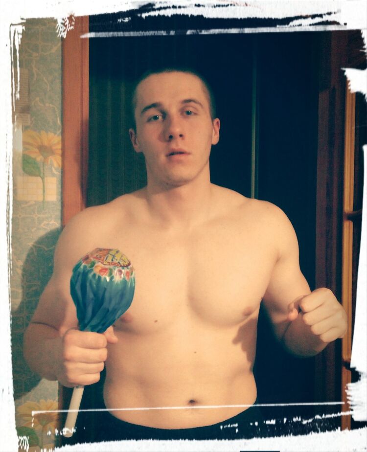  7313904  Artur, 36 ,    