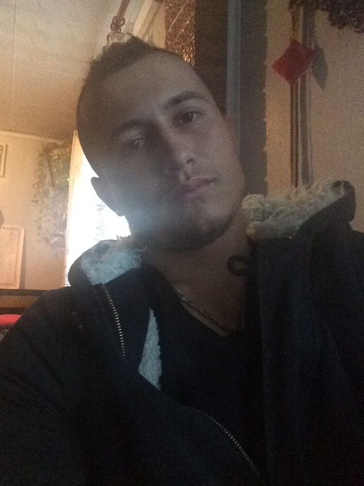  8334754  Andrei, 31 ,    