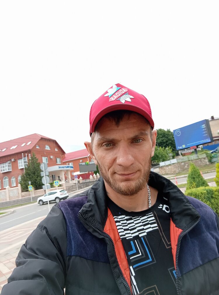  ,   Eduard, 32 ,   ,   