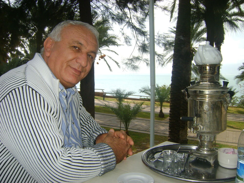  4222124  Mustafa, 64 ,    