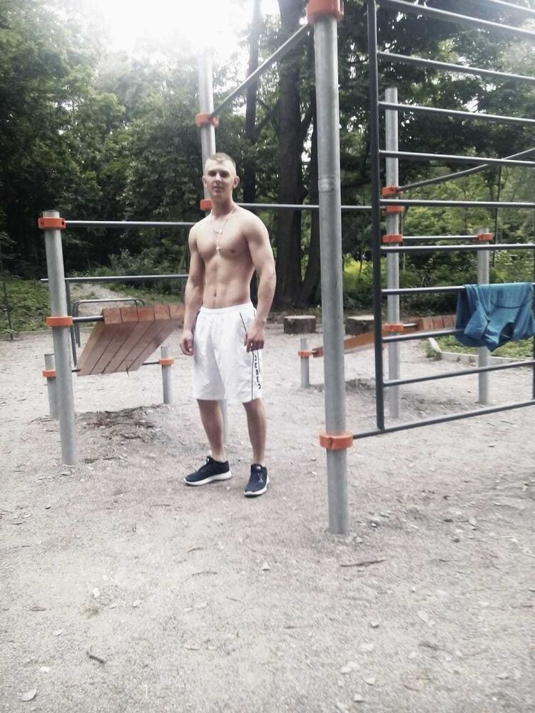  16214674  Taras, 27 ,    