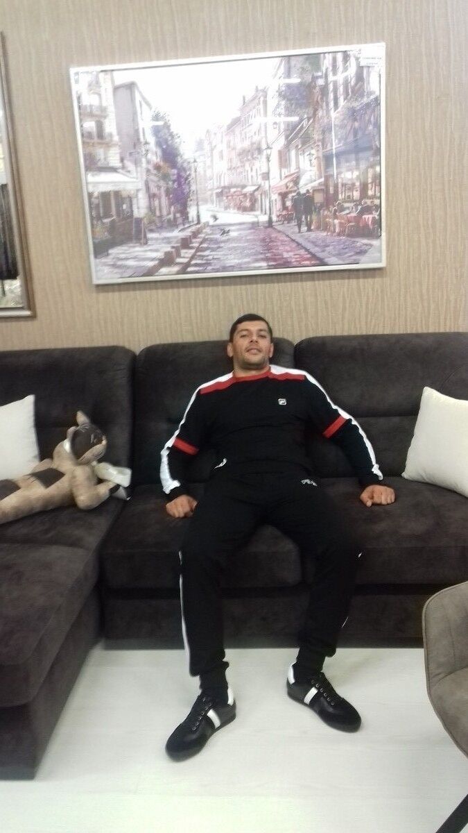  ,   Armen, 37 ,   ,   , c 