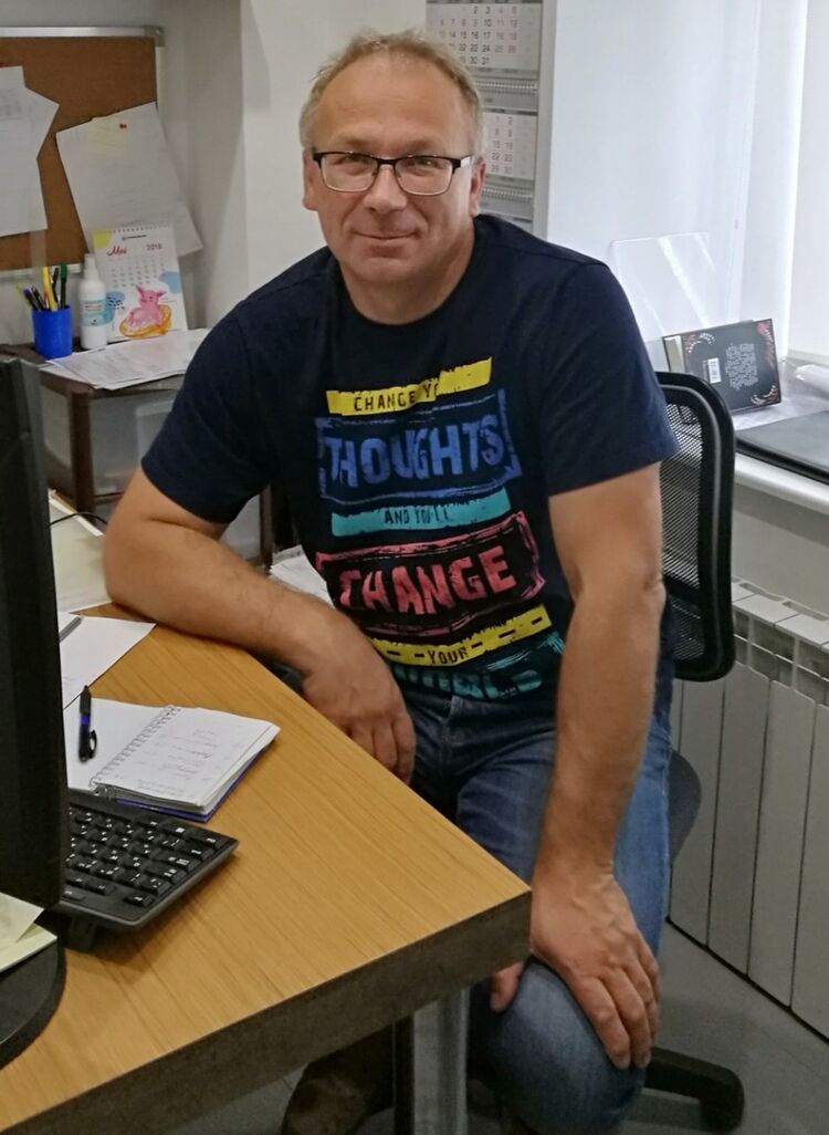  17305074  Dmitri, 61 ,    