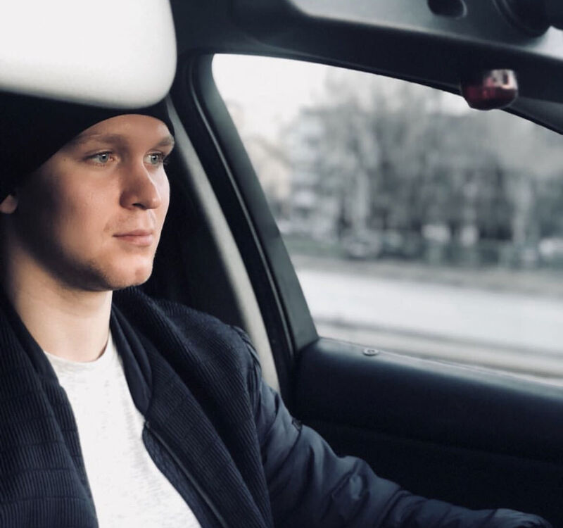 Парень с марком. Toyota chaser. Пацан с марком. Парень возле машины. Toyota mark 2 jzx90 tourer v.