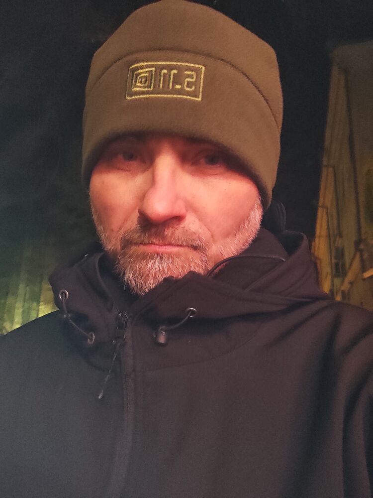  40960984  Denis, 44 ,    