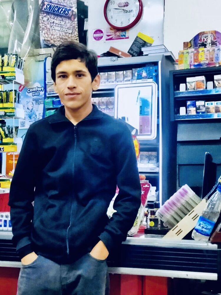 39042864  Abdumumin, 21 ,    