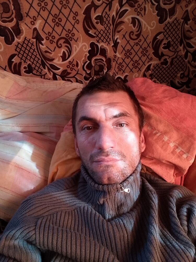  -,   Stefan, 44 ,   ,   