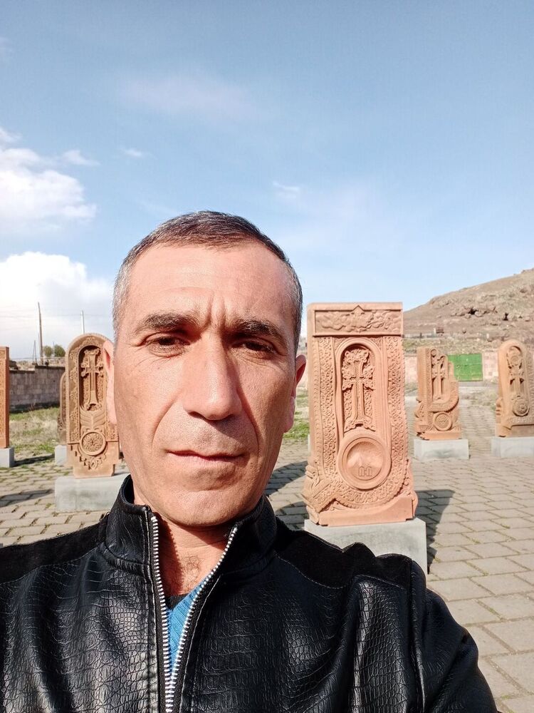  ,   Armen, 43 ,   ,   
