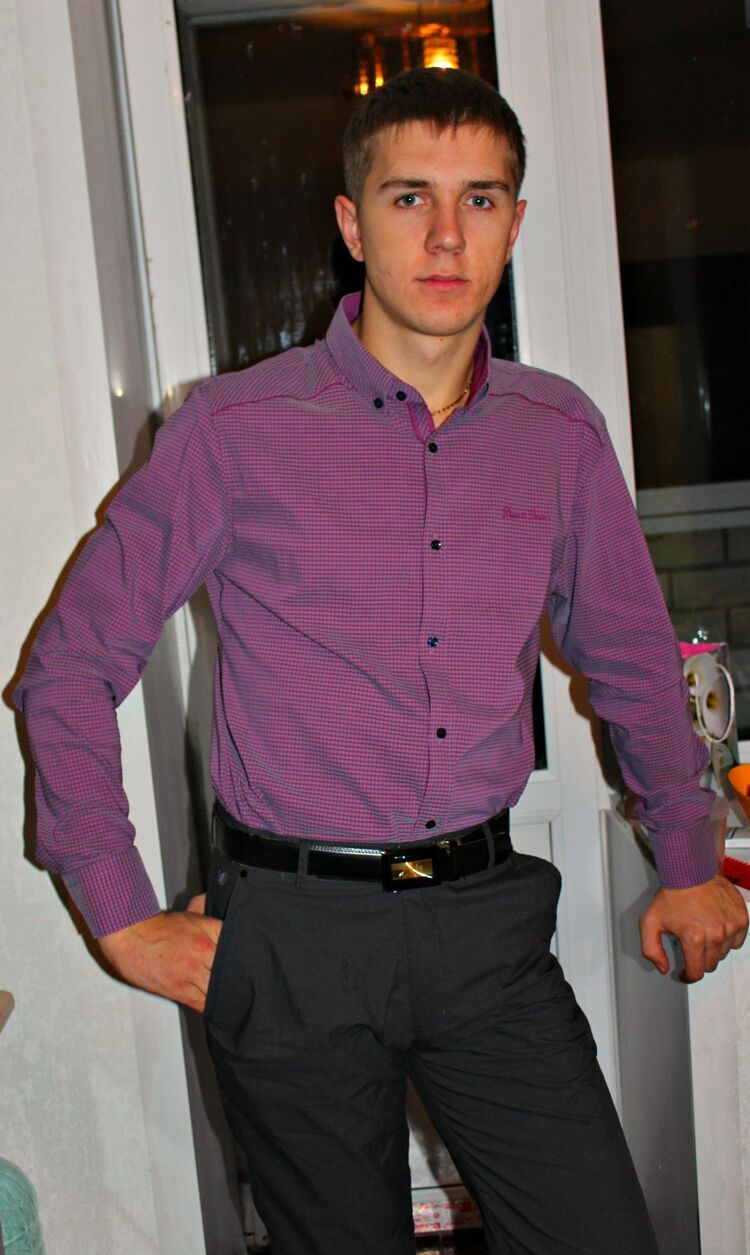  36568024  Aleksis, 38 ,    
