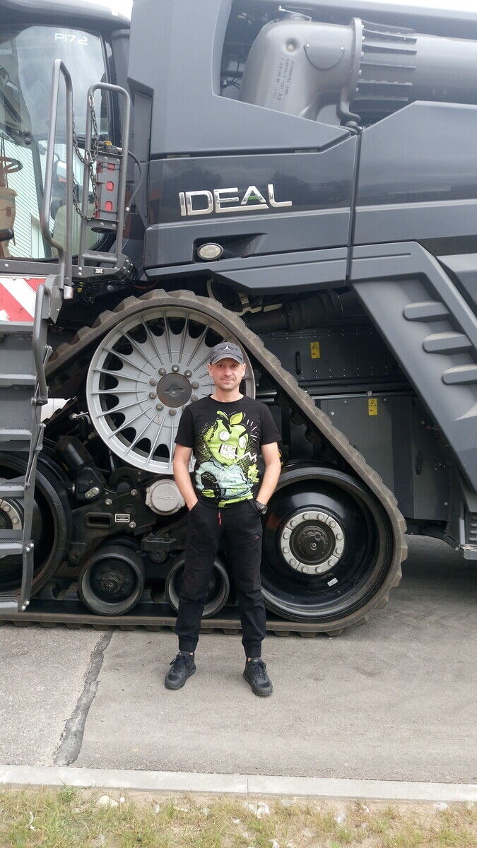  22317504  Denis, 46 ,    