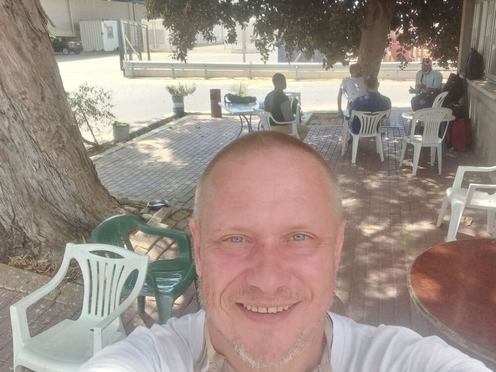  51366984  Mikhail, 43 ,    