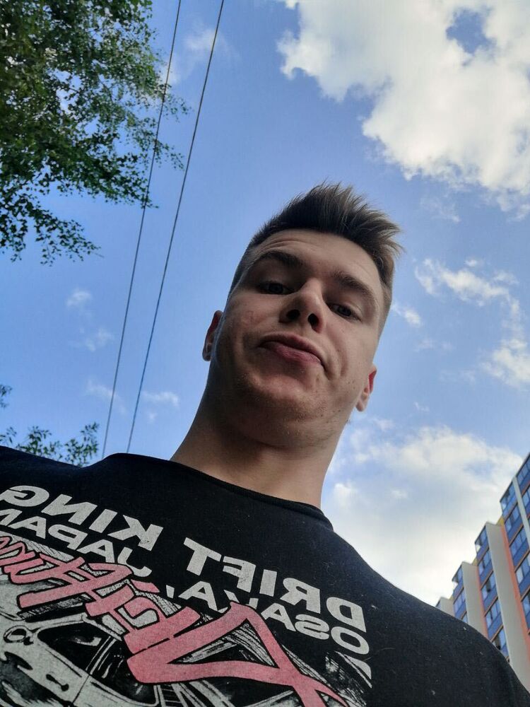  43700694  Vsevolod, 22 ,    